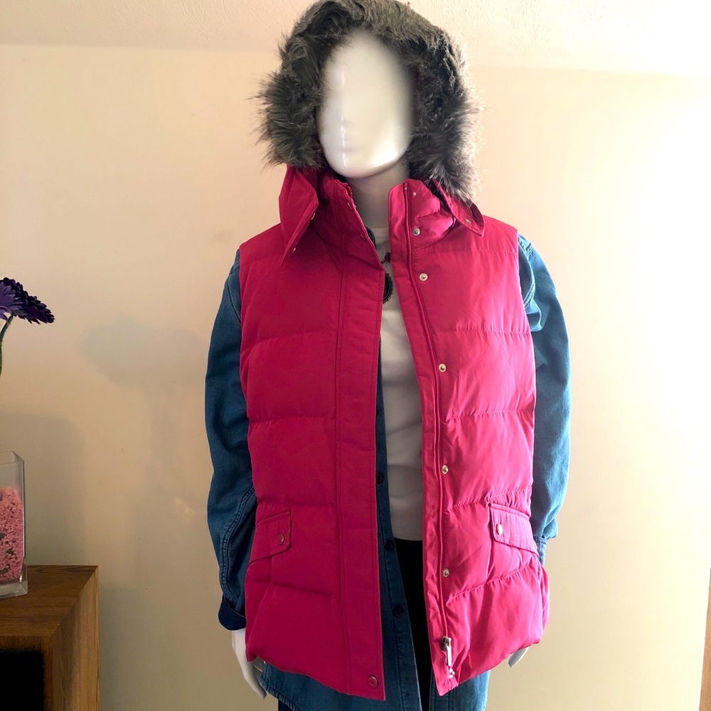 New Talbots Fuchsia Quilted Vest with Snap Off Fur Trim Hood
